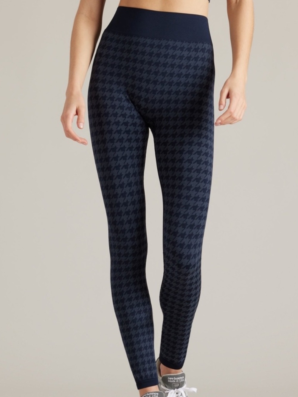 RHONE Houndstooth Seamless Ankle Length Active Base Legging in Navy, NWT, Size M
